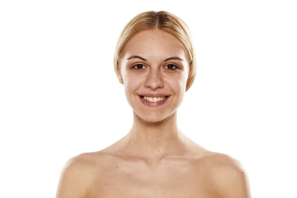 Smiling woman without makeup — Stock Photo, Image