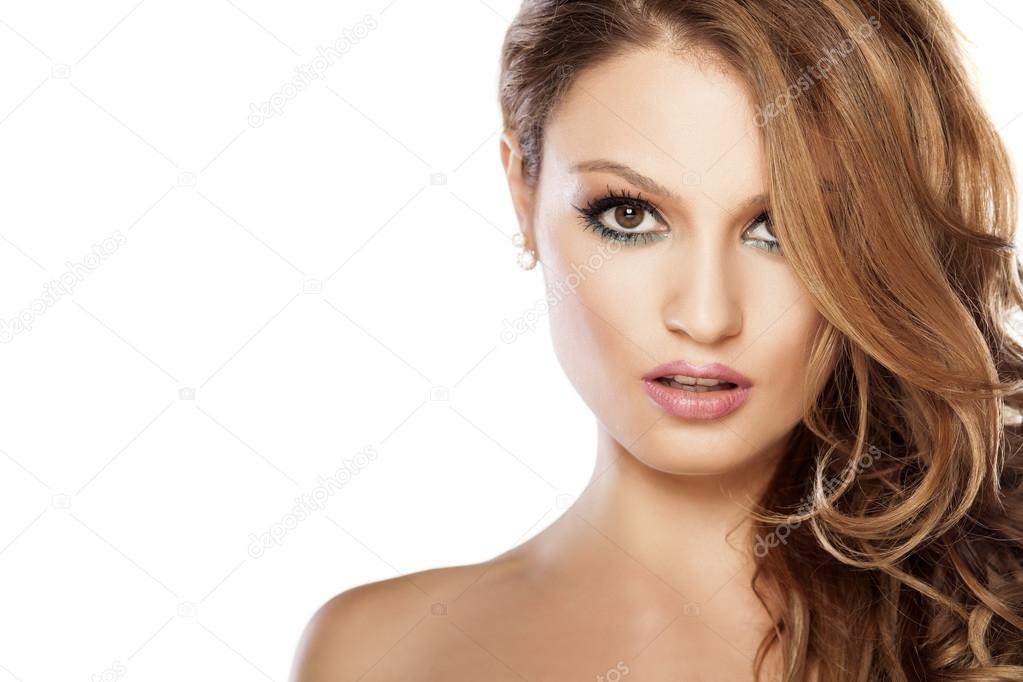 лицо девушки на прозрачном фоне. лицо для косметологии на прозрачном фоне. лицо девушки на прозрачном фоне. Aesthetic dermal мезотерапия. красивые лица женщин.