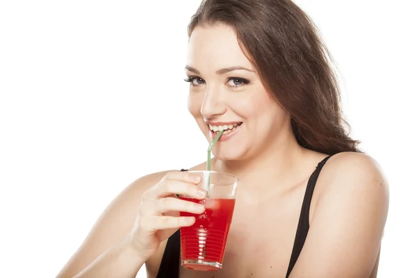 Frau mit einem Cocktail — Stockfoto