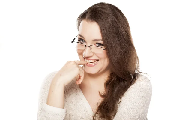 Mujer tímida con gafas — Foto de Stock