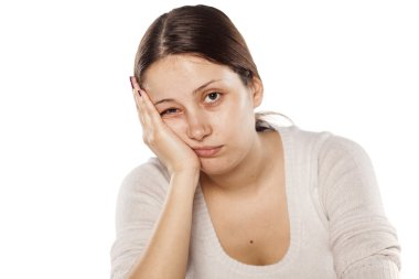 üzgün ve makyaj olmadan