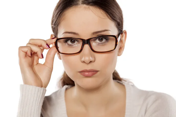 Frau mit Brille — Stockfoto