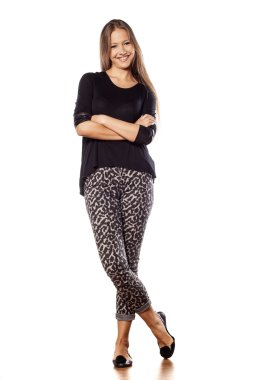 sarışın gülümseyerek