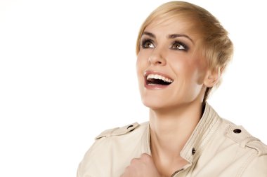 sarışın gülümseyerek