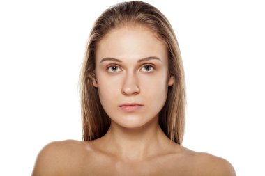 makyaj olmadan sarışın