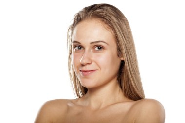 makyaj olmadan sarışın