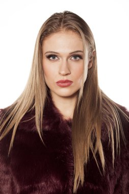 kürk manto sarışın