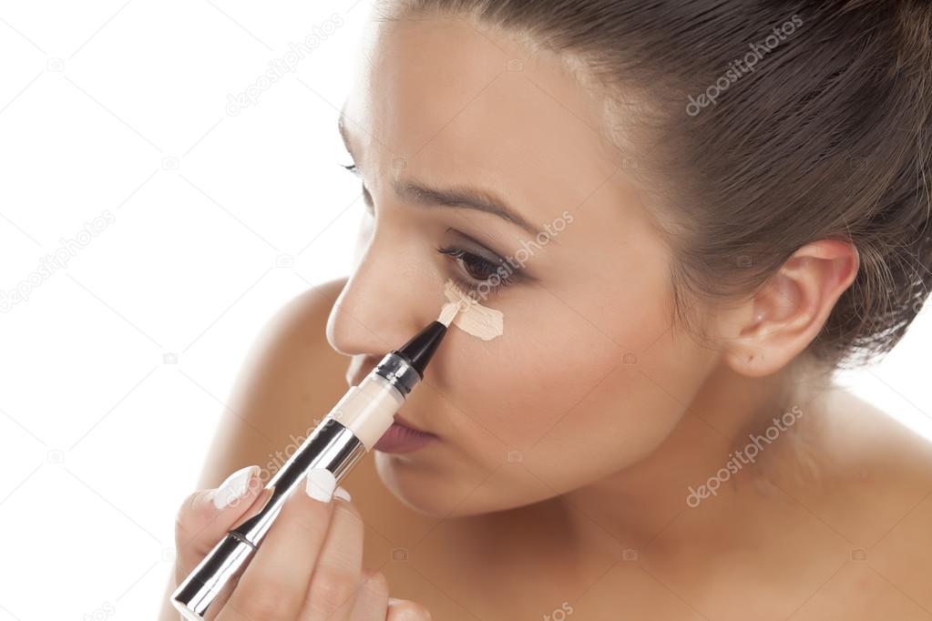 woman applying concealer