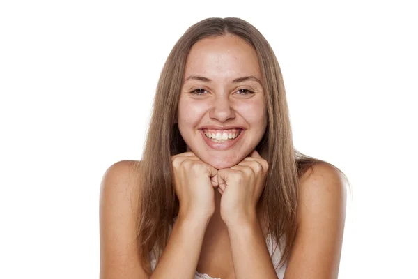 Mujer sonriente sin maquillaje — Foto de Stock