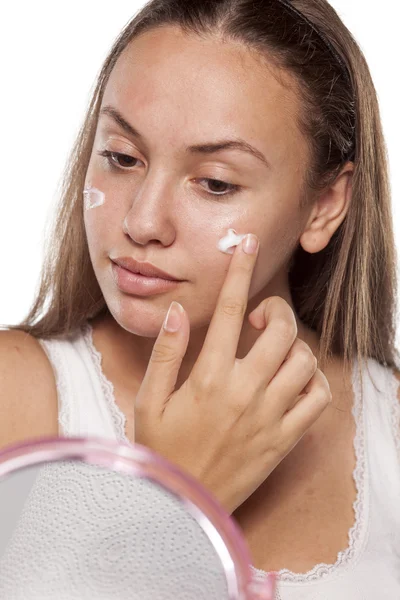 Face cream apply — Stock Photo, Image