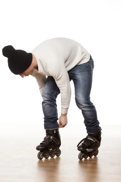 Man met rolschaatsen — Stockfoto