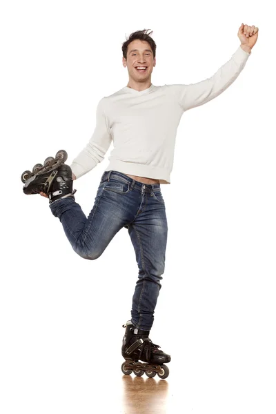 Homme avec patins à roulettes — Photo