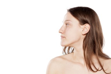 kadın bir kenara görünümlü makyaj olmadan