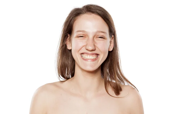 Uśmiechający się bez makijażu — Zdjęcie stockowe