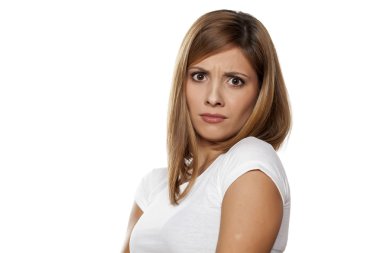 şüpheli hareketi ile mutsuz