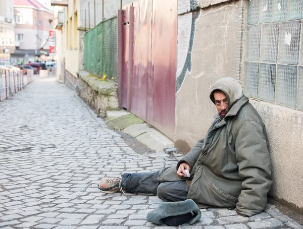 通りでホームレスの男 — ストック写真