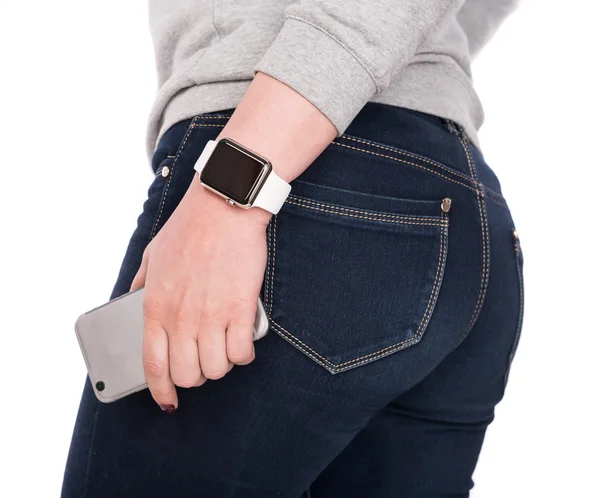 Mujer con reloj inteligente — Foto de Stock