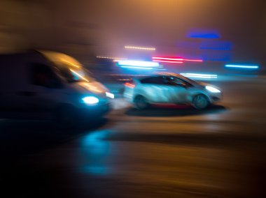 Yoğun trafik yolda hareket