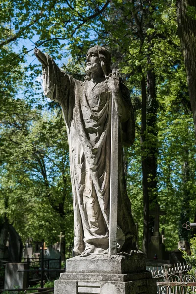Régi szobor, a sírban — Stock Fotó