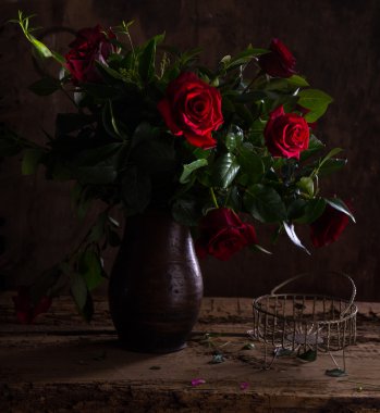 Kırmızı Gül Vazosu