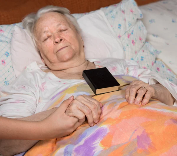 Caring hands holding old lady's hands — Stock Photo, Image