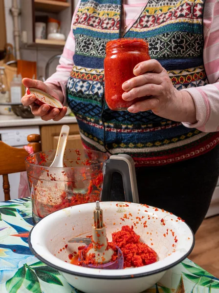 Concepto Comida Mujer Preparando Salsa Adjika Casa —  Fotos de Stock