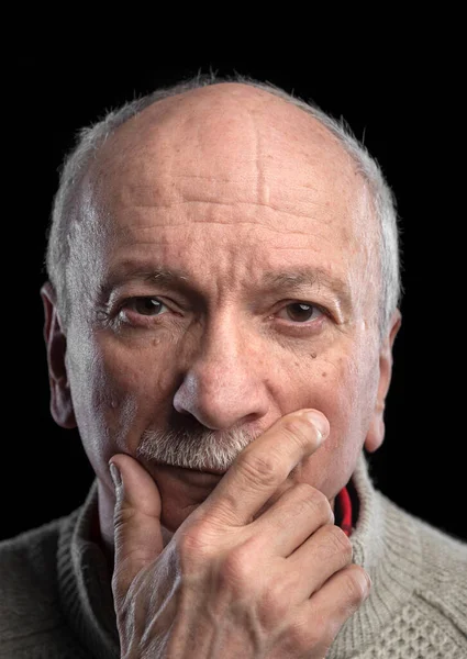 Thoughtful Senior Man Posing Studio Dark Background — Stock Photo, Image