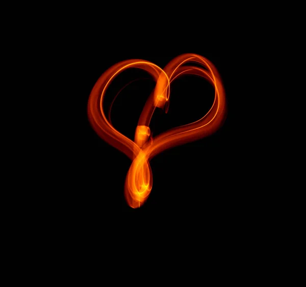 光波路径 充满活力的霓虹灯金色在抽象的漩涡上的黑色背景 轻描淡写心脏形状 — 图库照片