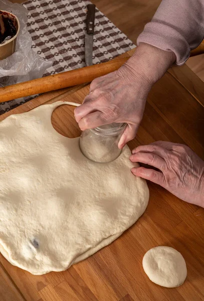 Концепція Домашньої Їжі Жінка Робить Кульки Тіста Приготування Випічки Домашніх — стокове фото