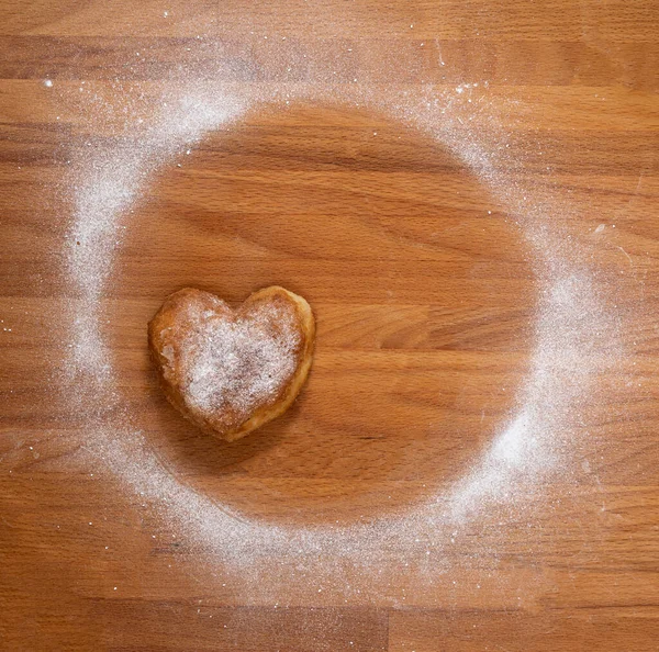 Conceito Comida Caseira Donut Forma Coração Uma Mesa Madeira — Fotografia de Stock