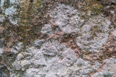 Eski ve yıpranmış büyük bir taş blok. Duvar dokusu arkaplanı