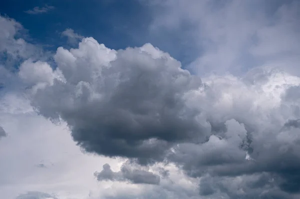 雲による抽象的な自然背景 雲に包まれた美しい空 — ストック写真