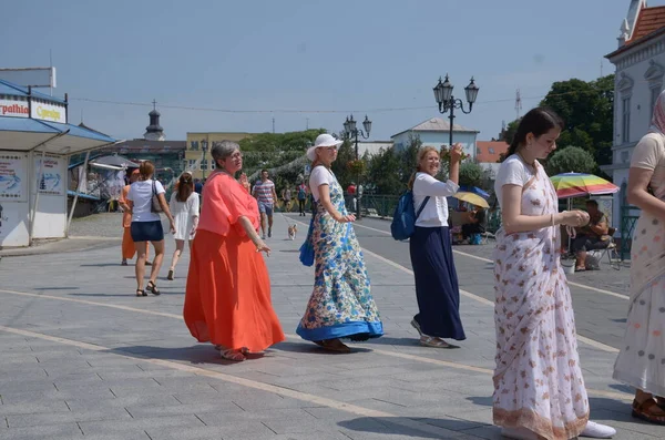 Uzhhorod Ukraine July 2021 Hari Krishna People Walking Street Singing — Stock Photo, Image