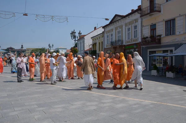 Uzhhorod Ukraine July 2021 Hari Krishna People Walking Street Singing — Stock Photo, Image