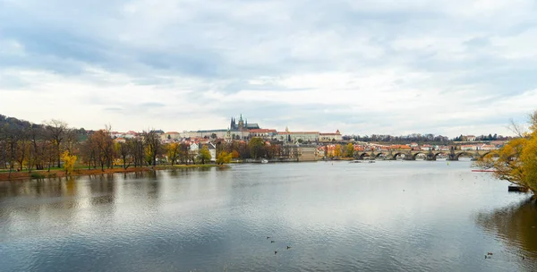 Prag Tjeckien November 2015 Floden Vltava Centrum Turiststaden Vackra Floden — Stockfoto