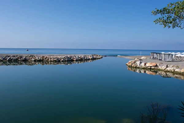 Plaats Waar Rivier Zee Stroomt — Stockfoto