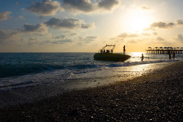 Orensehir Turquia Agosto 2021 Silhuetas Pessoas Viagem Barco Pôr Sol — Fotografia de Stock