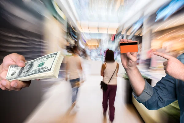 Man holding stack of dollar bills, another man holding credit ca — Stock Photo, Image