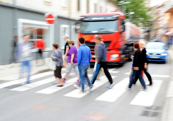 Busy city street people on zebra crossing — Stock Photo, Image