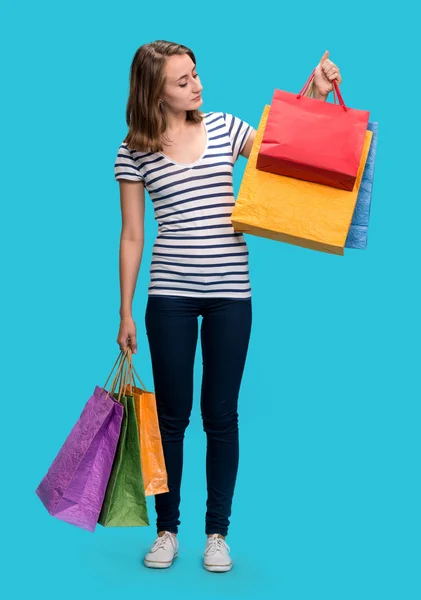 Gelukkig meisje met shopping tassen — Stockfoto