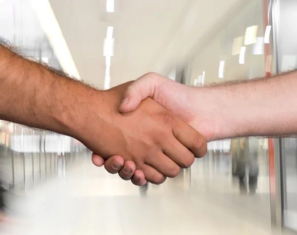 Handdruk van twee mannen — Stockfoto