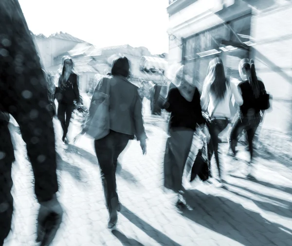 Geschäftige Menschen auf den Straßen — Stockfoto