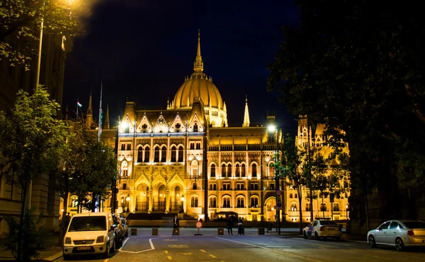 The Building of Parliament at night in Budapest — Stock Photo, Image