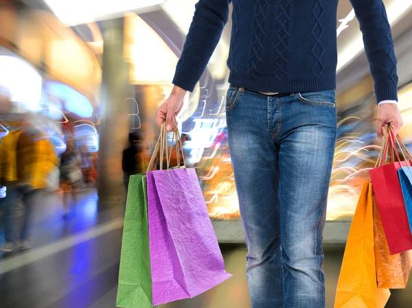 Uomo con shopping bags — Foto Stock