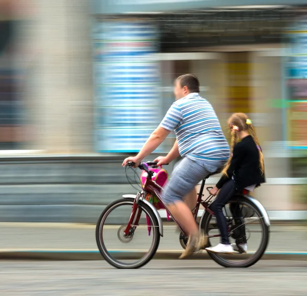 Father and daughter on bicycle — Stock Photo, Image