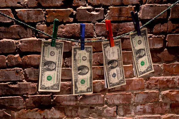 Dolarové bankovky, zavěšená na laně — Stock fotografie