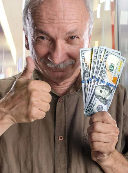 Štěstí, starší muž s dolarové bankovky — Stock fotografie