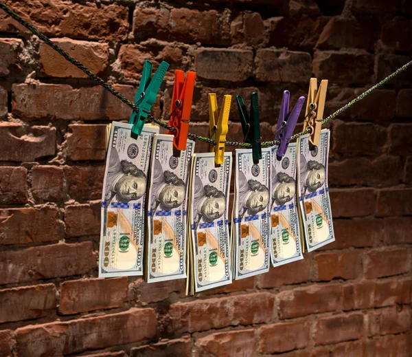 Dollarsedlar hängande på ett rep — Stockfoto