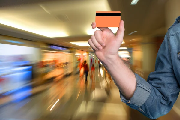 Man holding a credit card in his hand — Stock Photo, Image