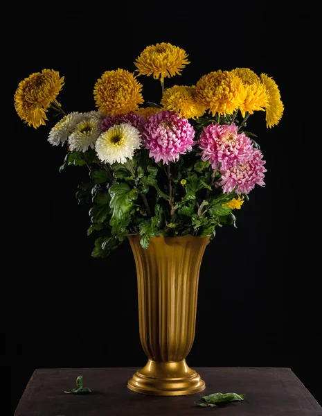 Bunch of autumn flowers in vase — Stock Photo, Image